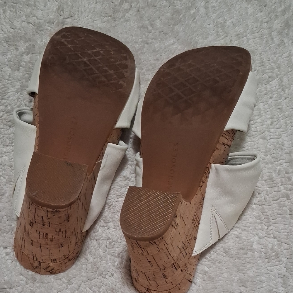 AEROSOLES Women's Cream Slide Sandals - Picture 5 of 7
